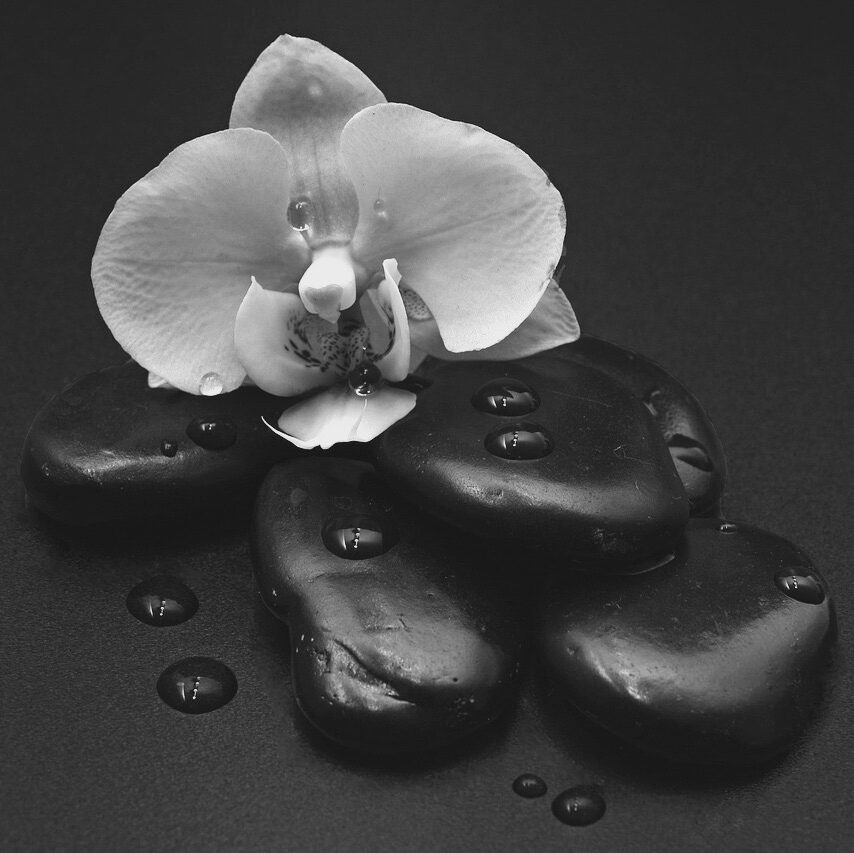 Massage aux pierres chaudes